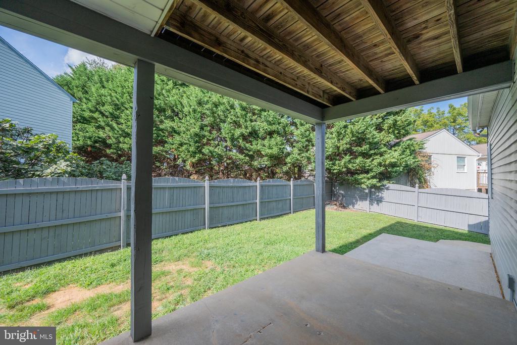 709 SUNNYFIELD LANE