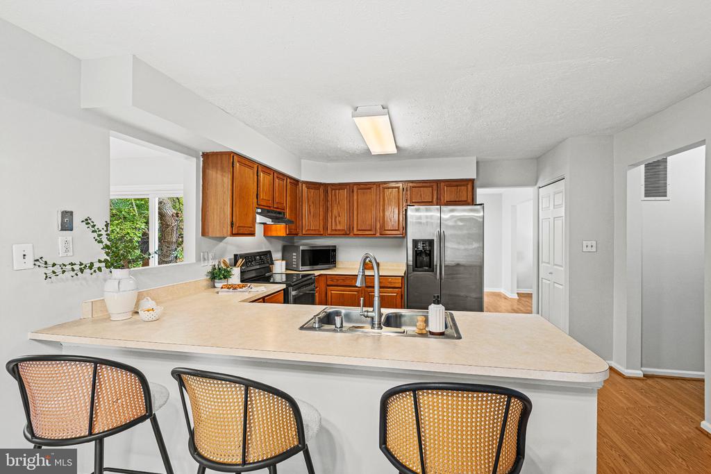 709 SUNNYFIELD LANE