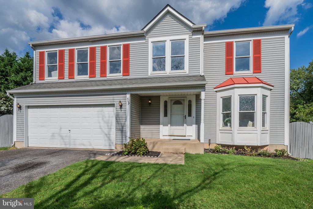 709 SUNNYFIELD LANE