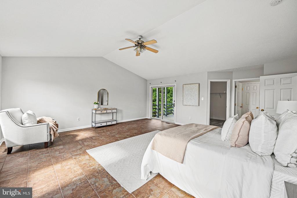 709 SUNNYFIELD LANE