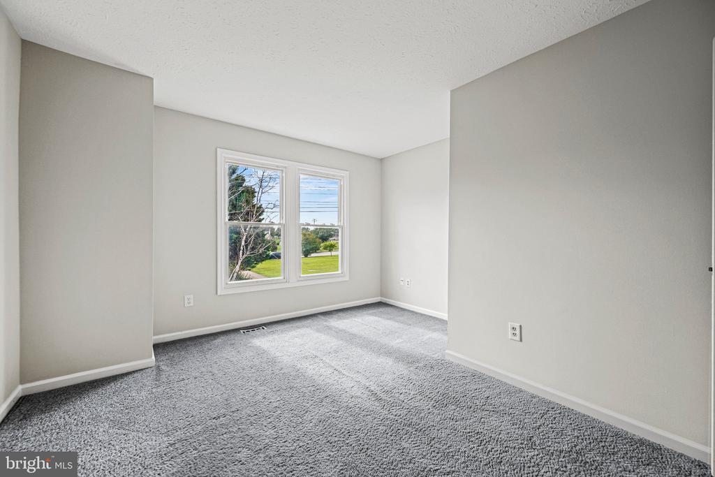 709 SUNNYFIELD LANE