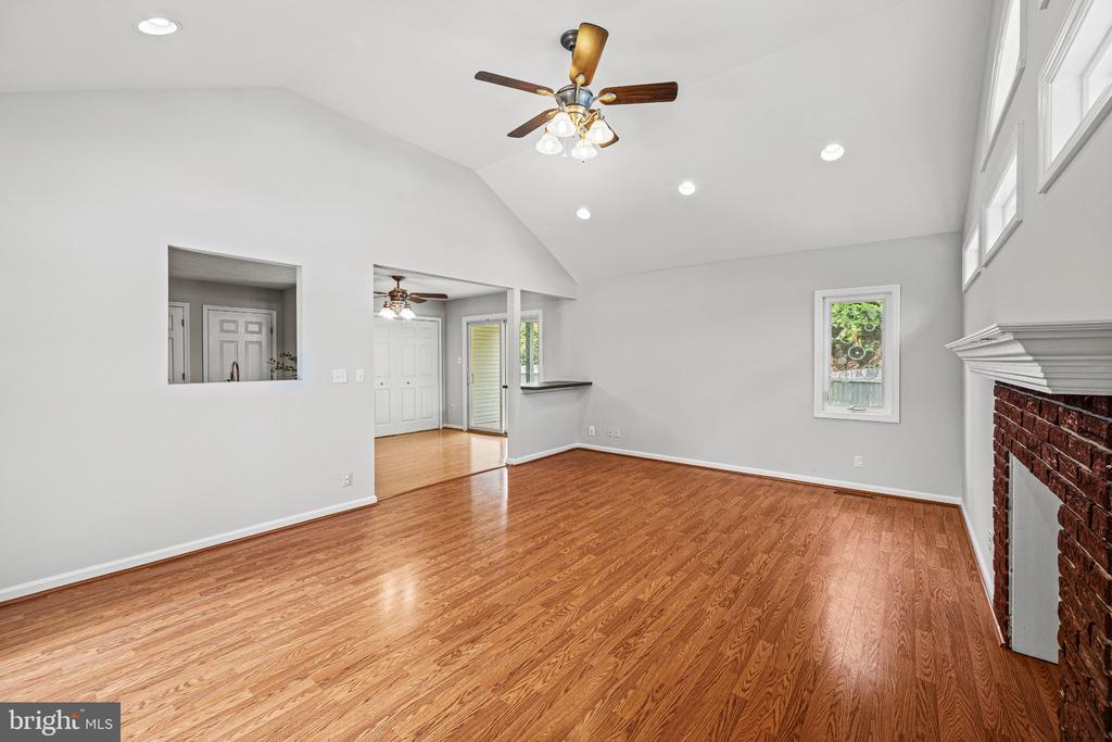 709 SUNNYFIELD LANE