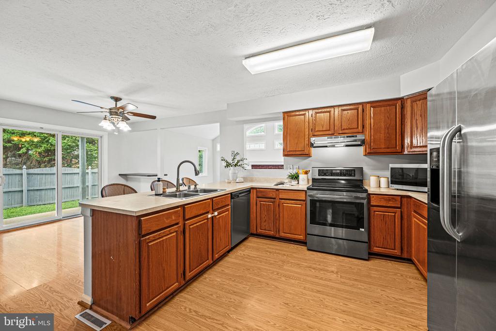 709 SUNNYFIELD LANE