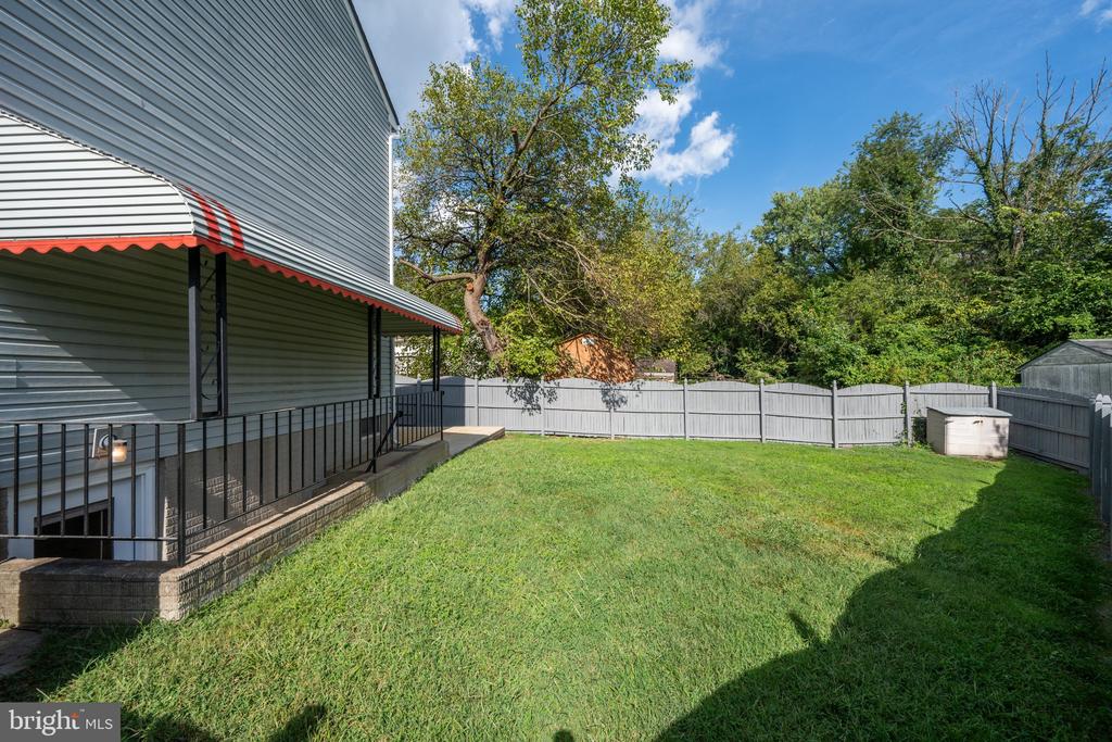709 SUNNYFIELD LANE