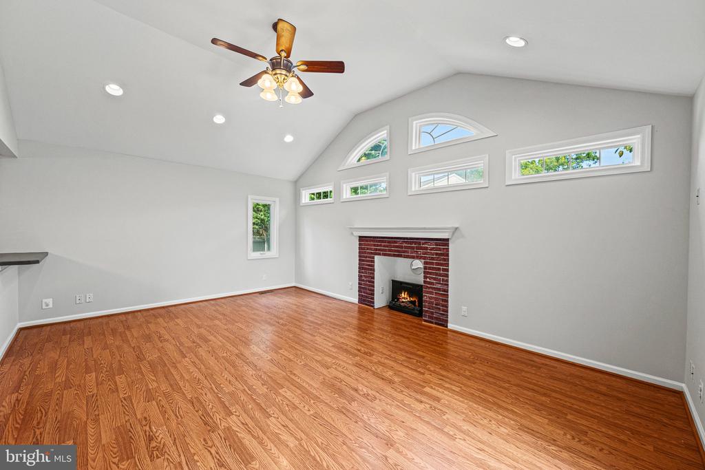 709 SUNNYFIELD LANE