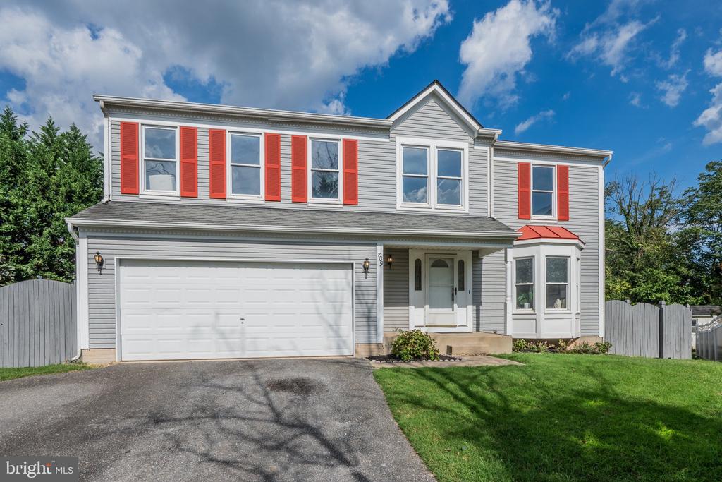 709 SUNNYFIELD LANE