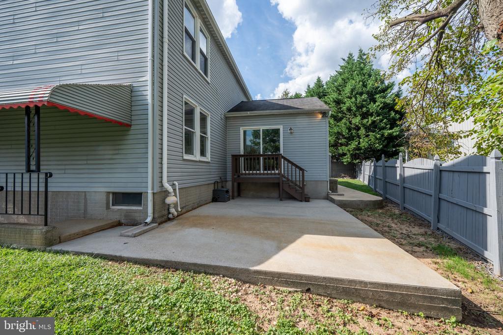 709 SUNNYFIELD LANE