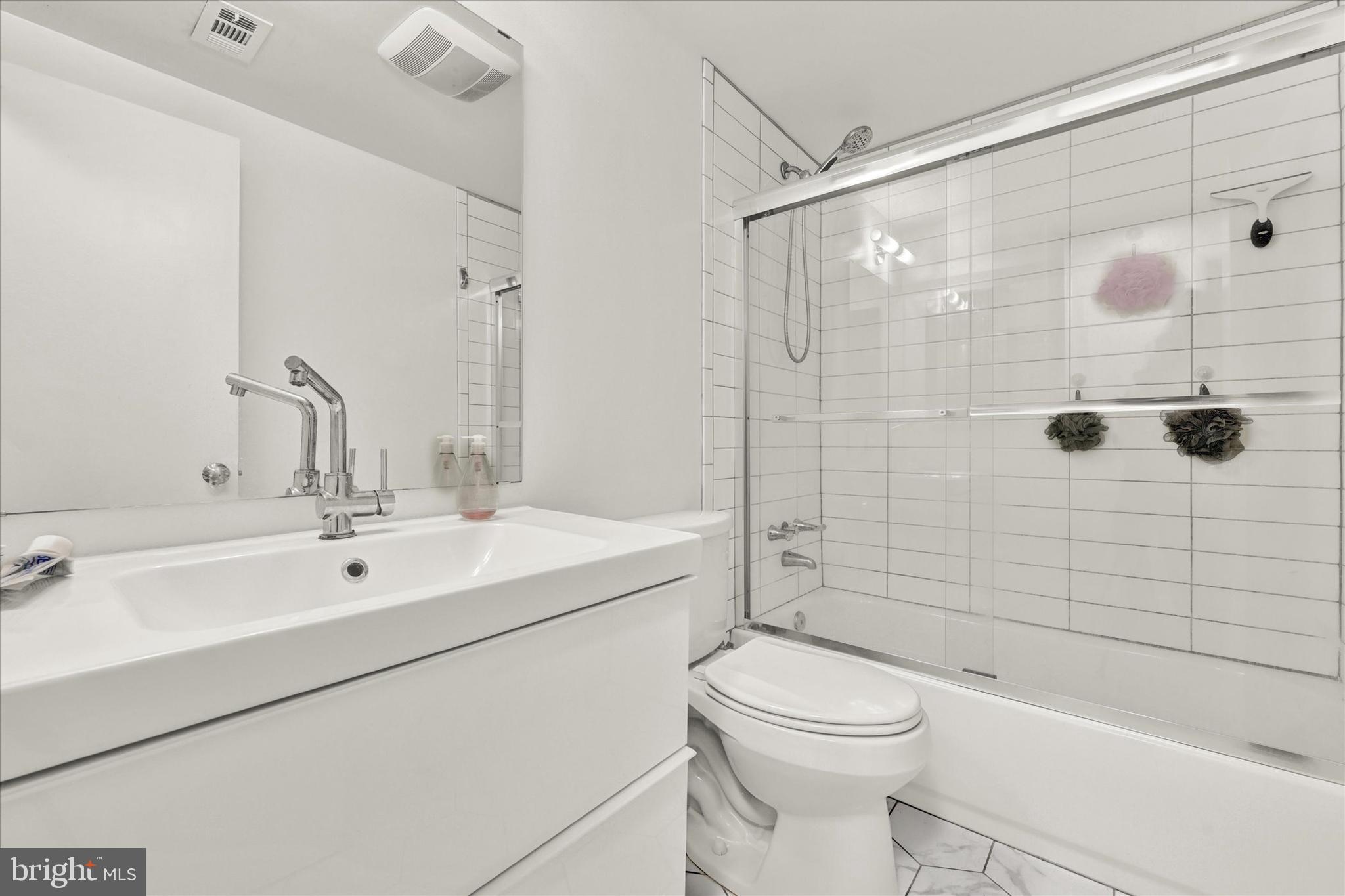 15 Cross Keys ROAD Unit: 15C