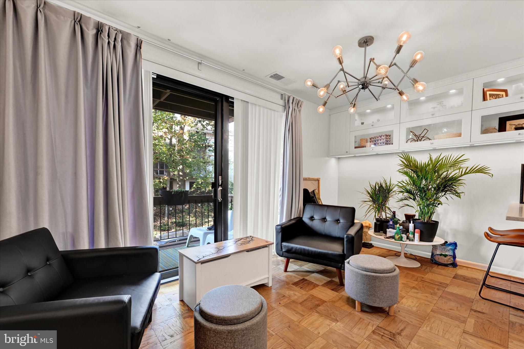 15 Cross Keys ROAD Unit: 15C