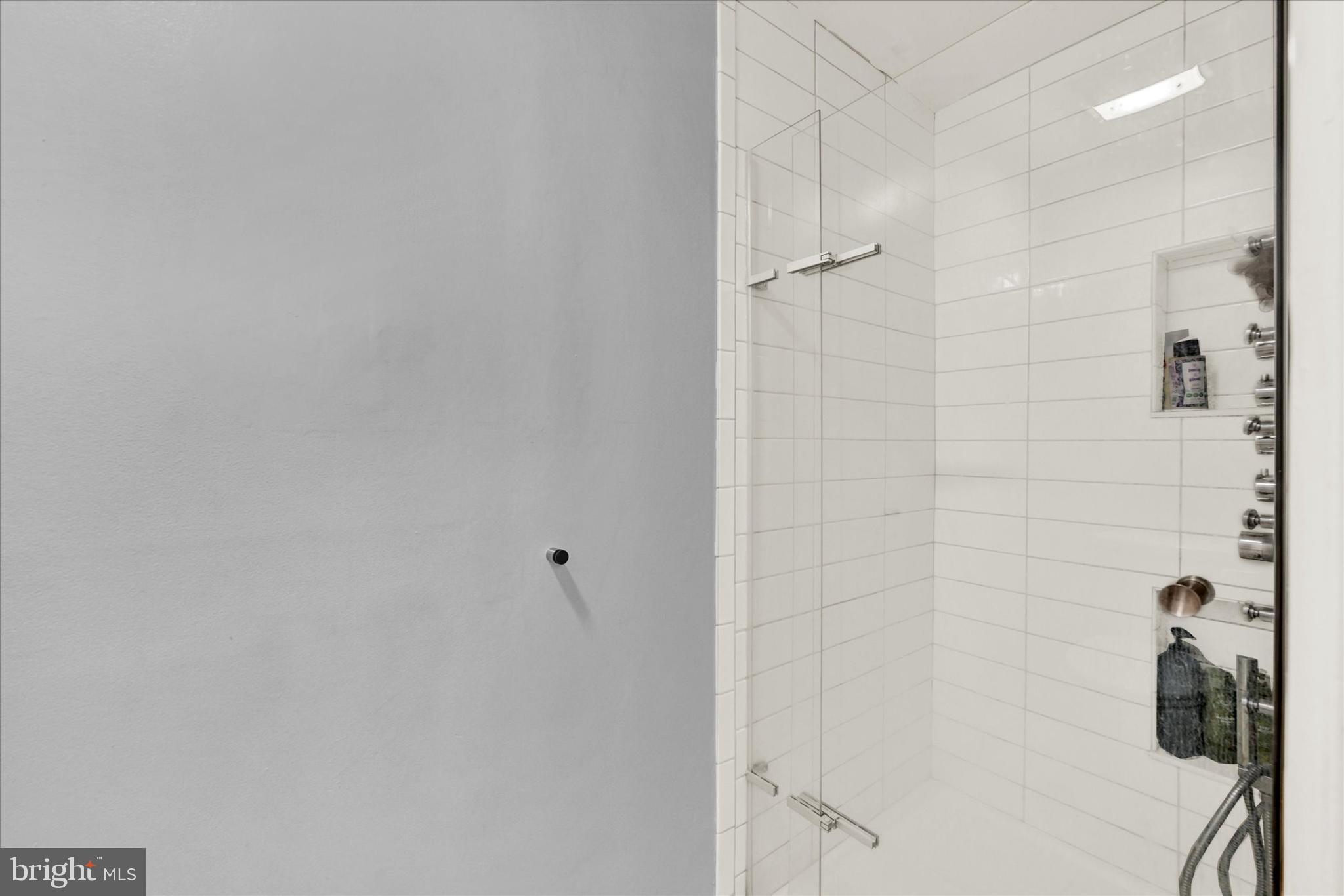 15 Cross Keys ROAD Unit: 15C