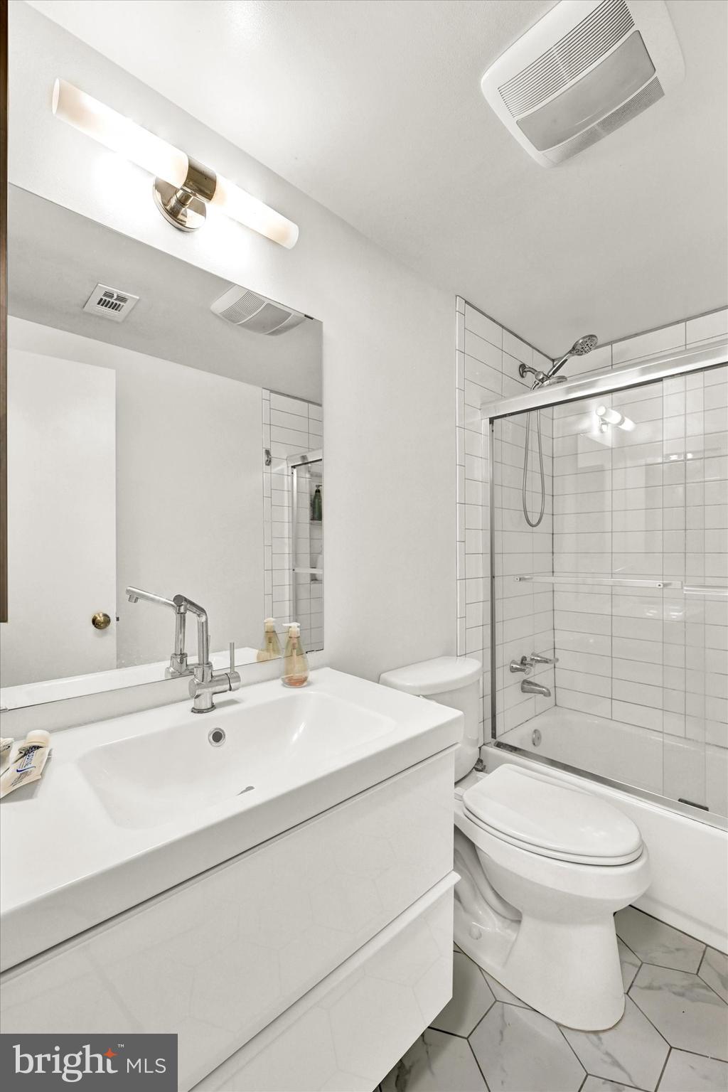 15 Cross Keys ROAD Unit: 15C