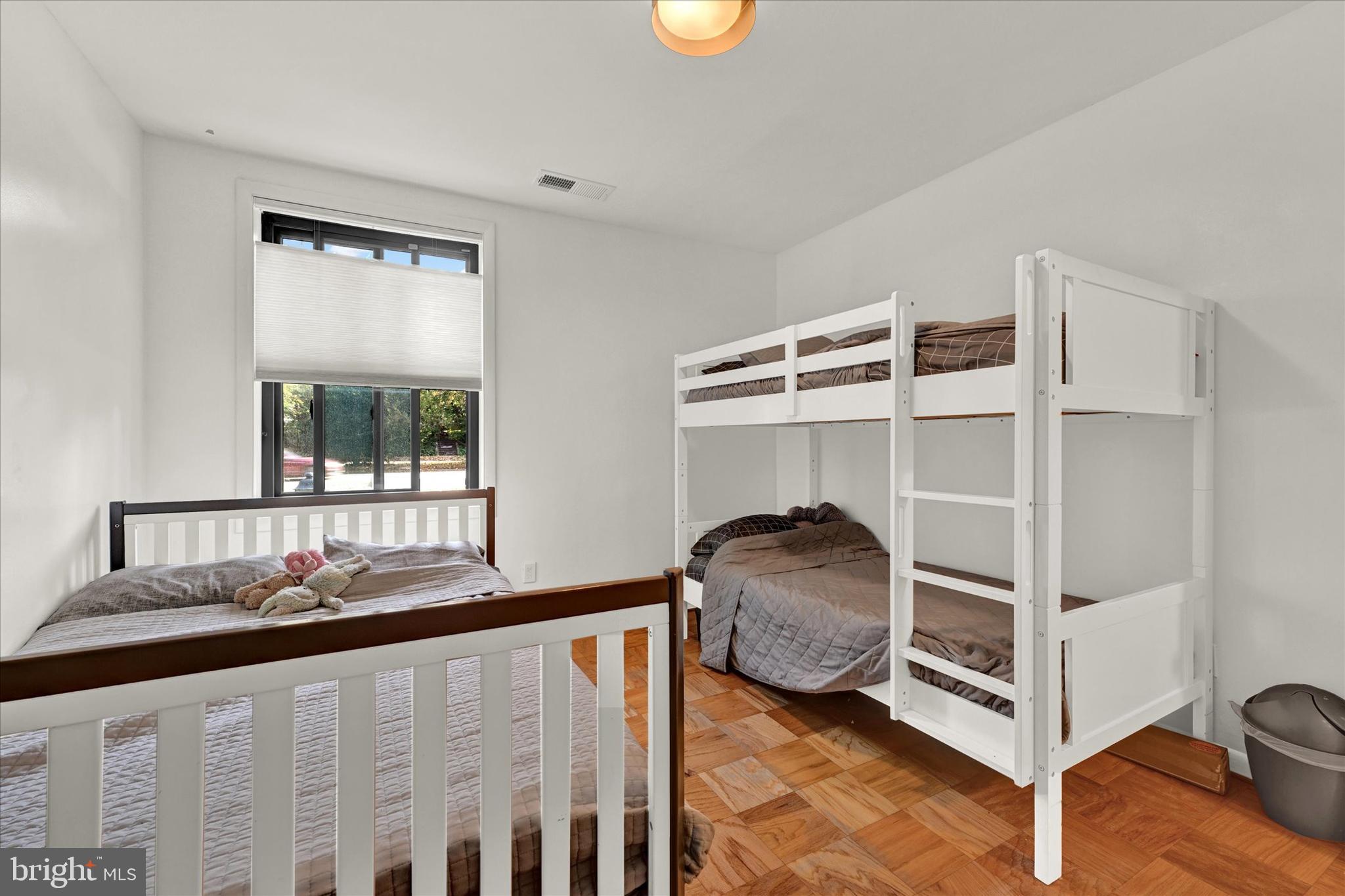 15 Cross Keys ROAD Unit: 15C