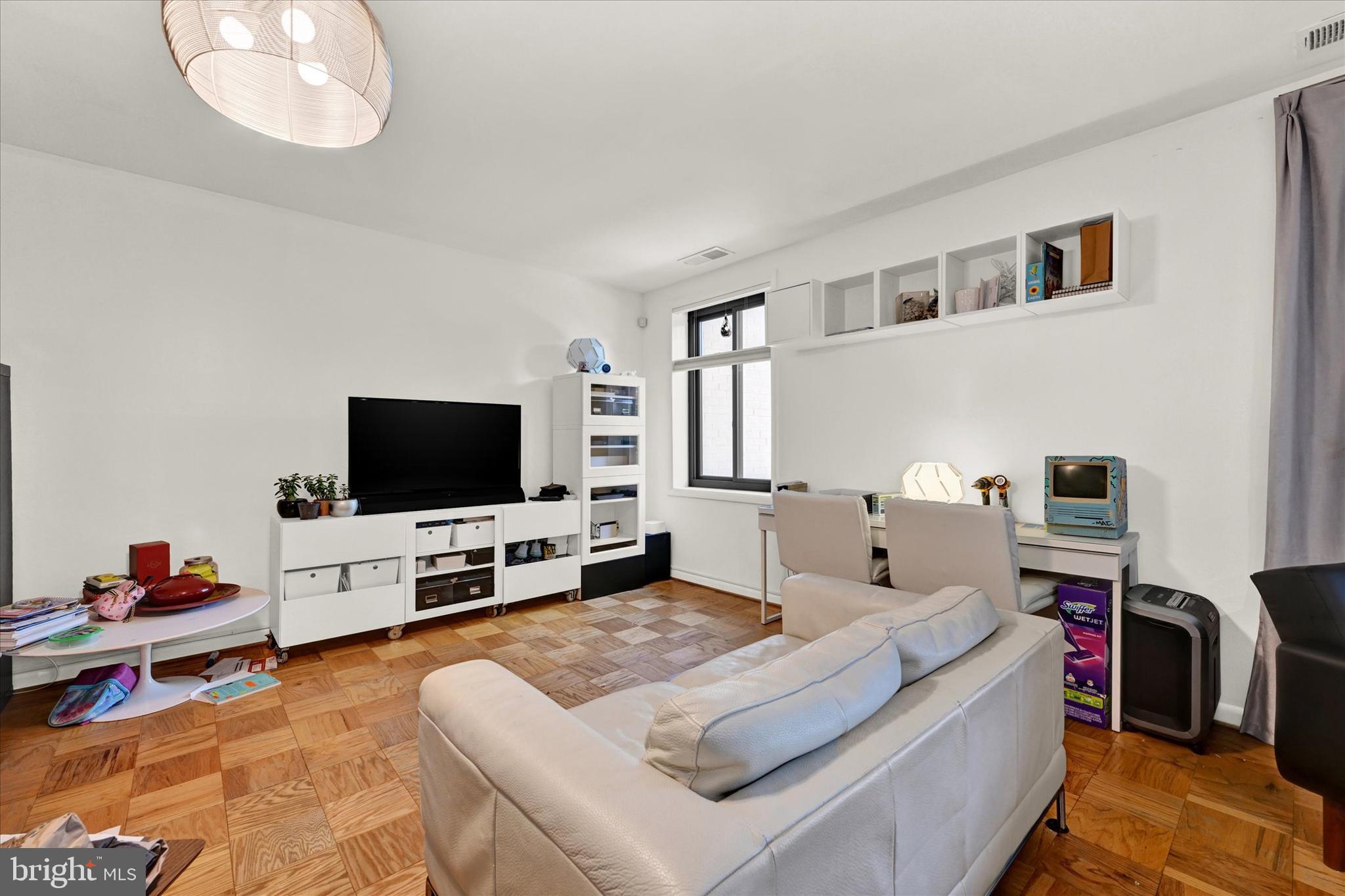 15 Cross Keys ROAD Unit: 15C