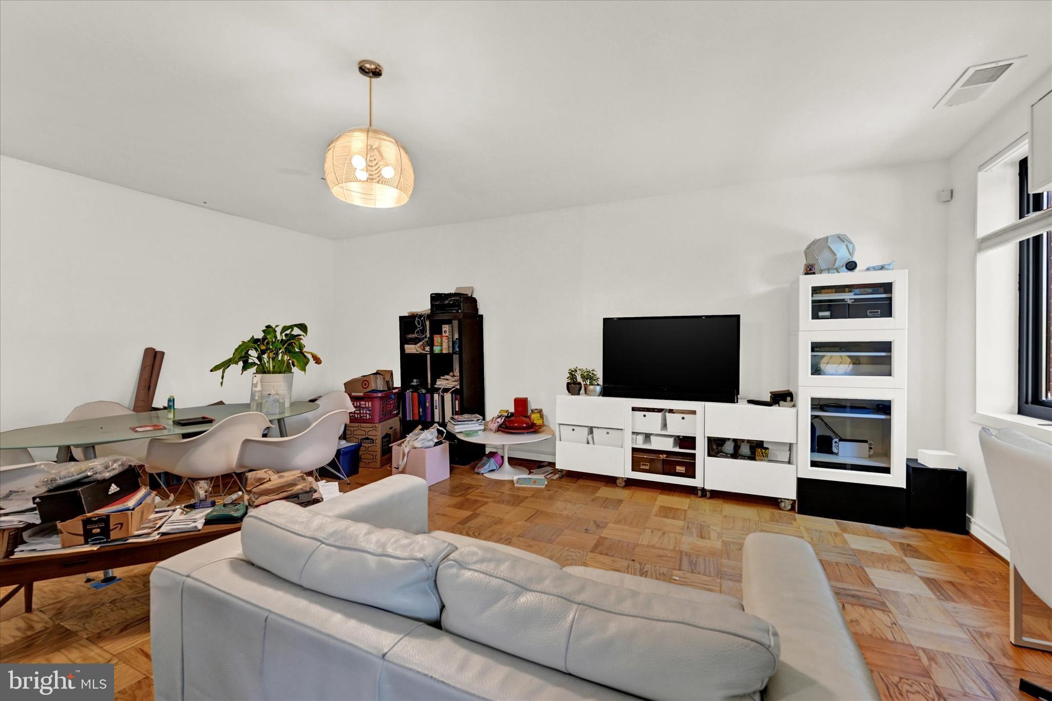 15 Cross Keys ROAD Unit: 15C
