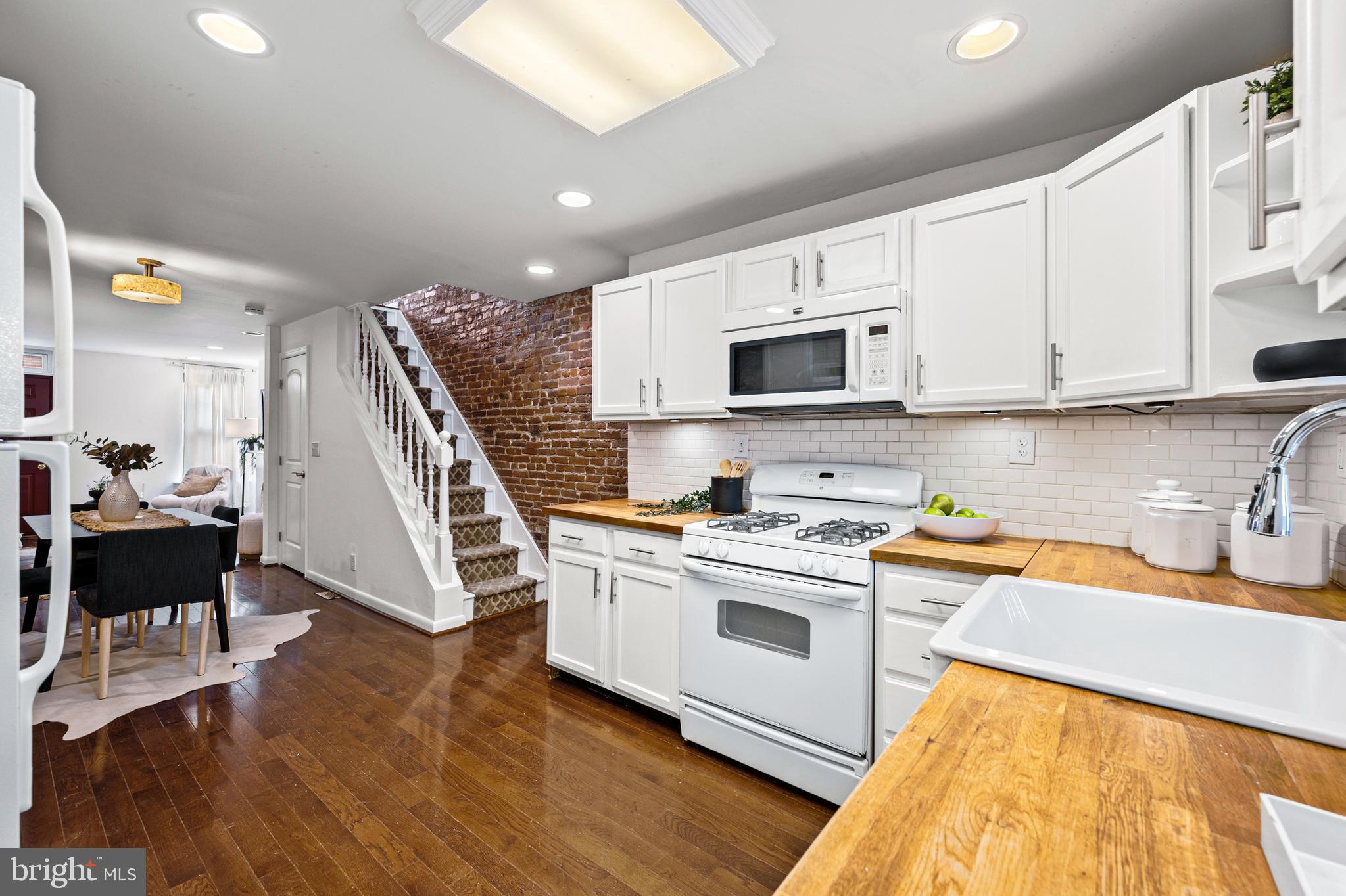 413 Sanders St