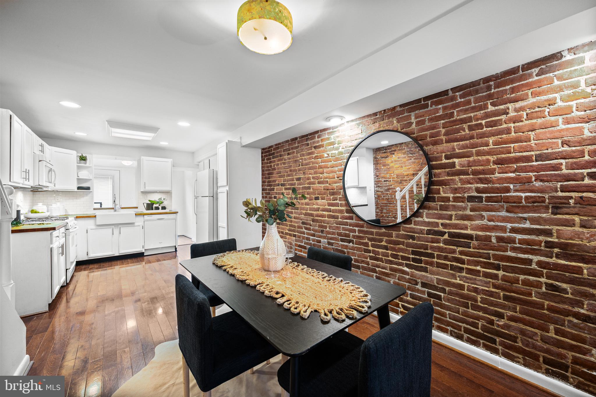 413 Sanders St