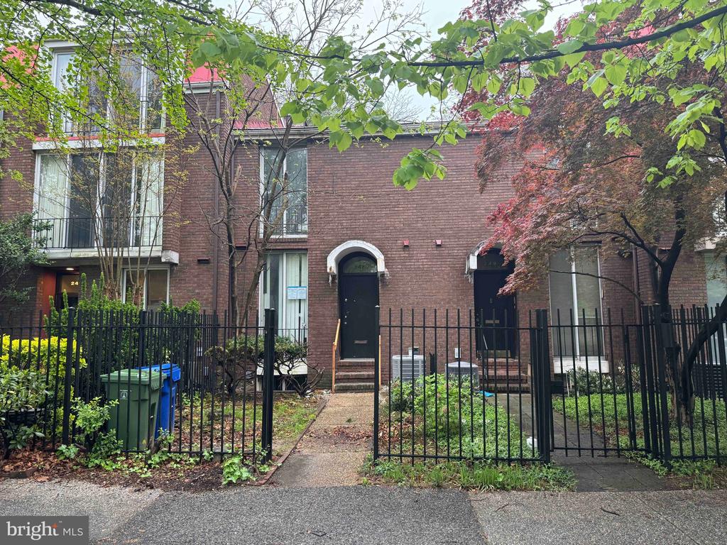 247 W Lafayette Ave