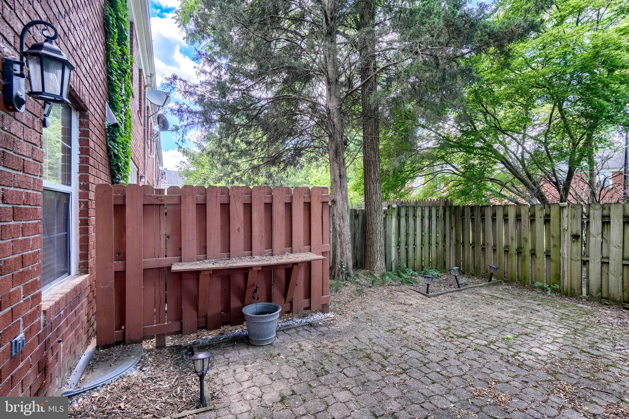 1022 Dartmouth Glen Way
