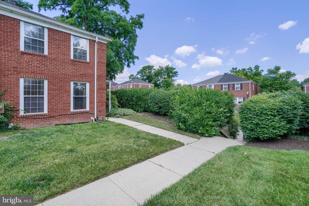 1022 Dartmouth Glen Way