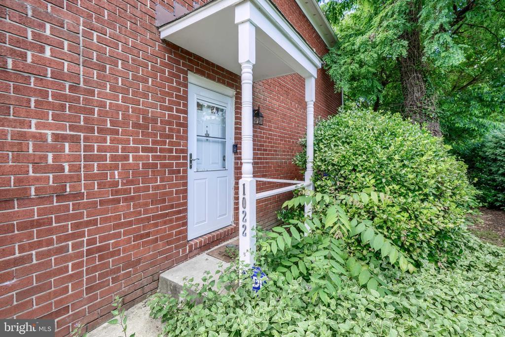 1022 Dartmouth Glen Way