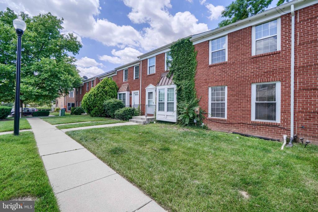 1022 Dartmouth Glen Way