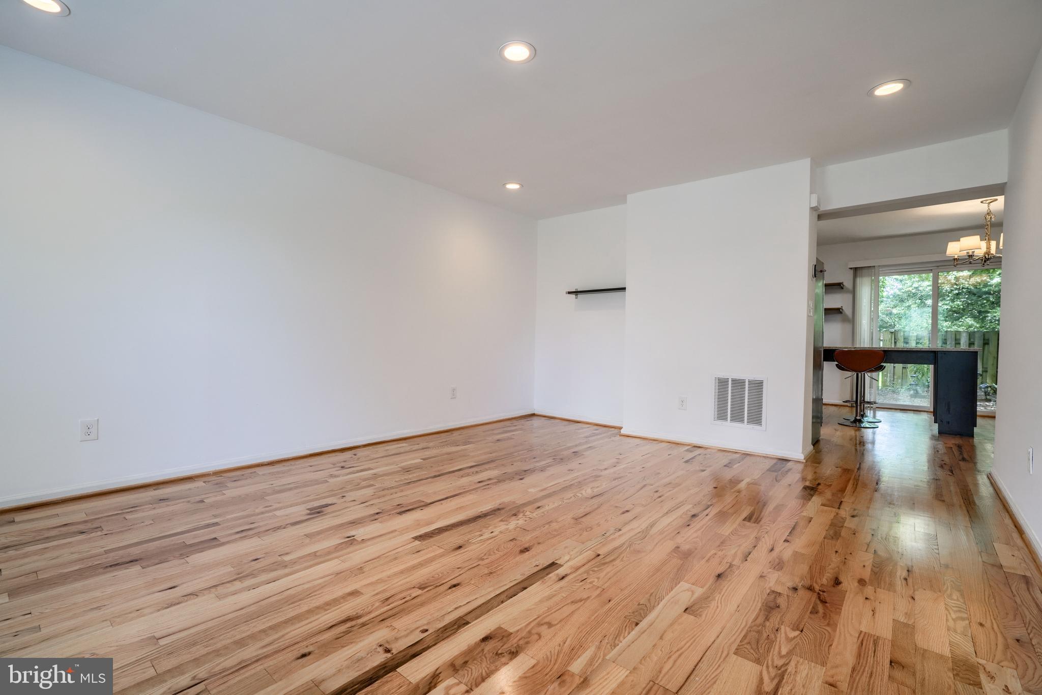 1022 Dartmouth Glen Way