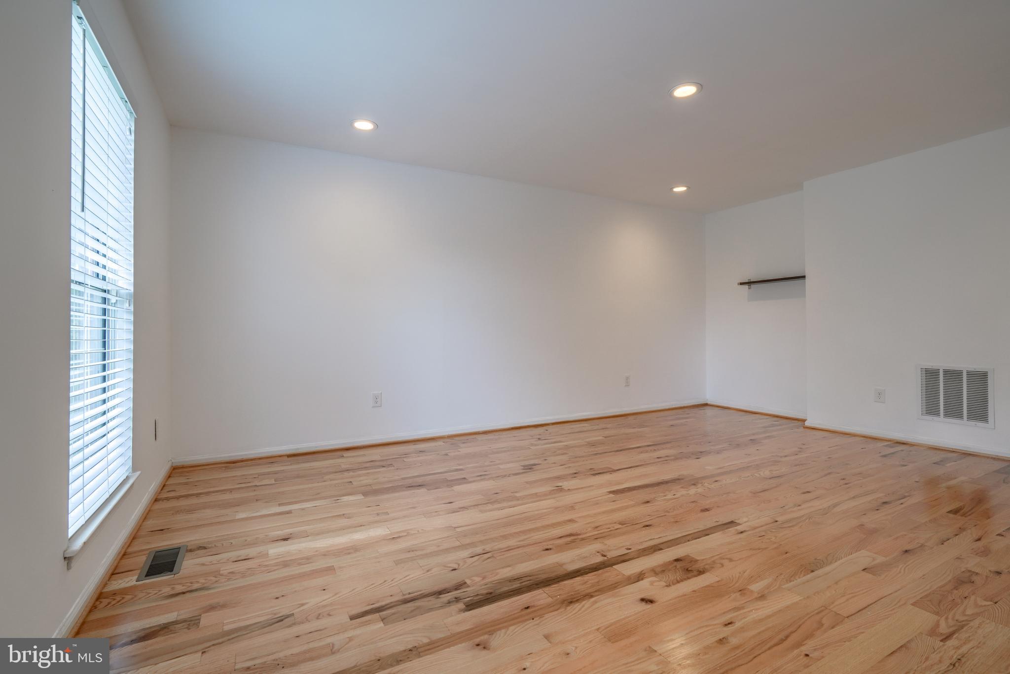 1022 Dartmouth Glen Way
