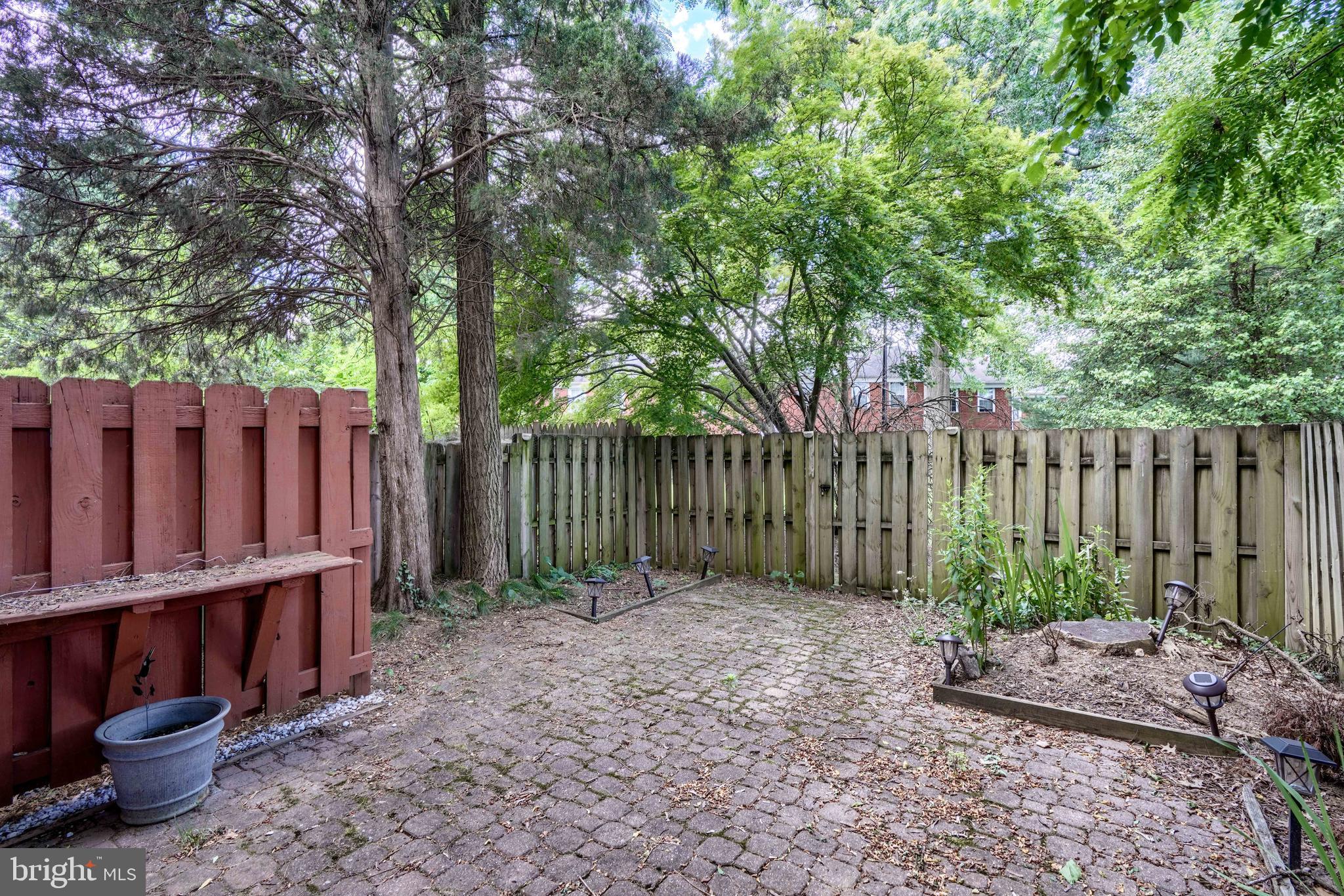 1022 Dartmouth Glen Way