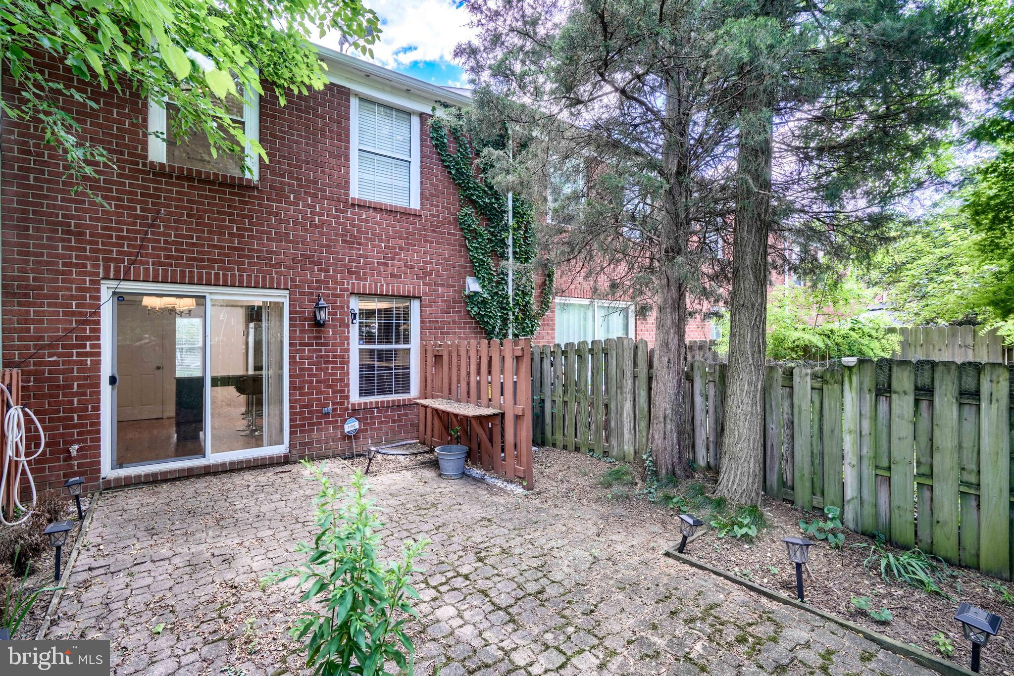 1022 Dartmouth Glen Way