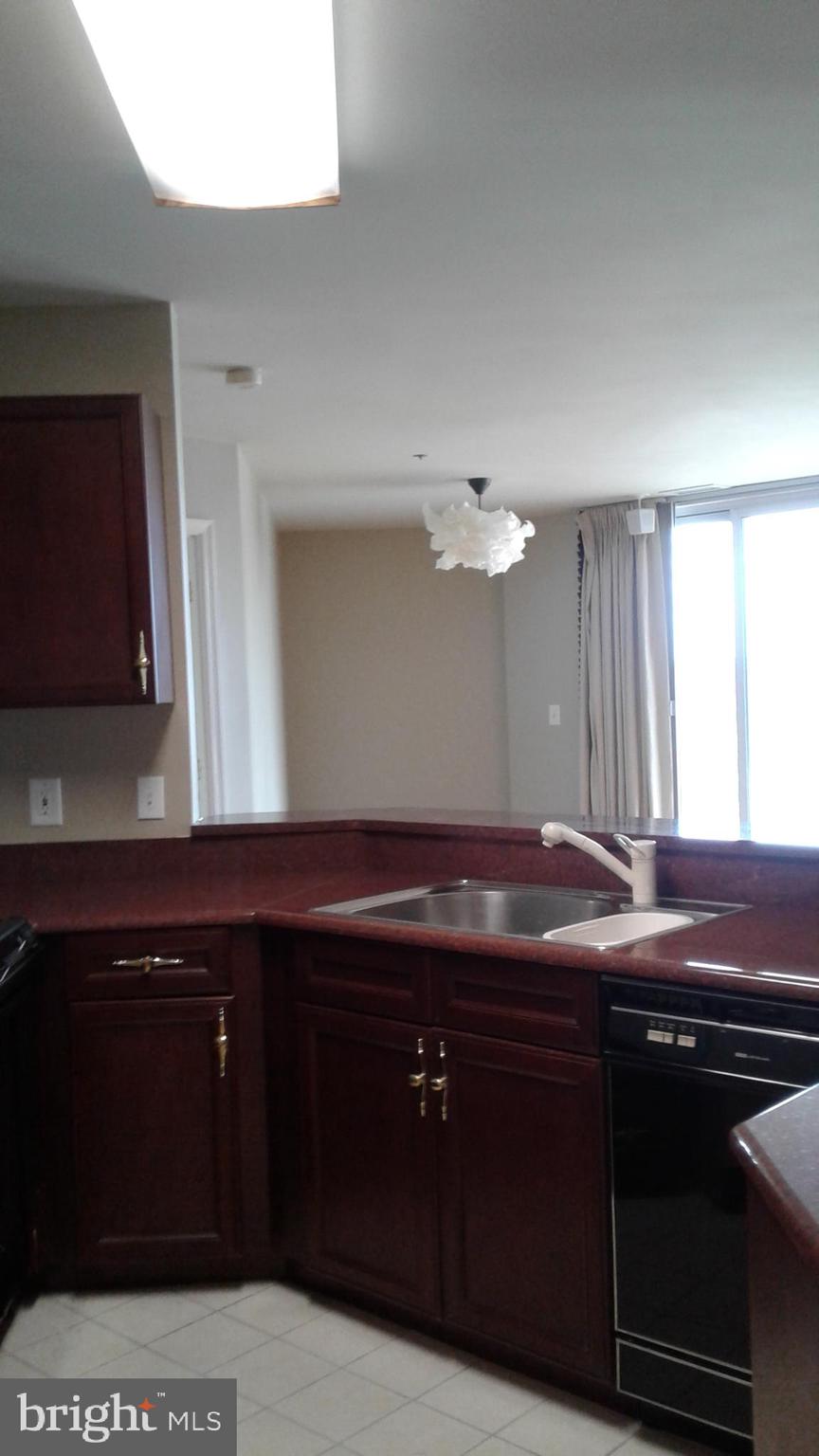 100 HARBORVIEW DR #1113