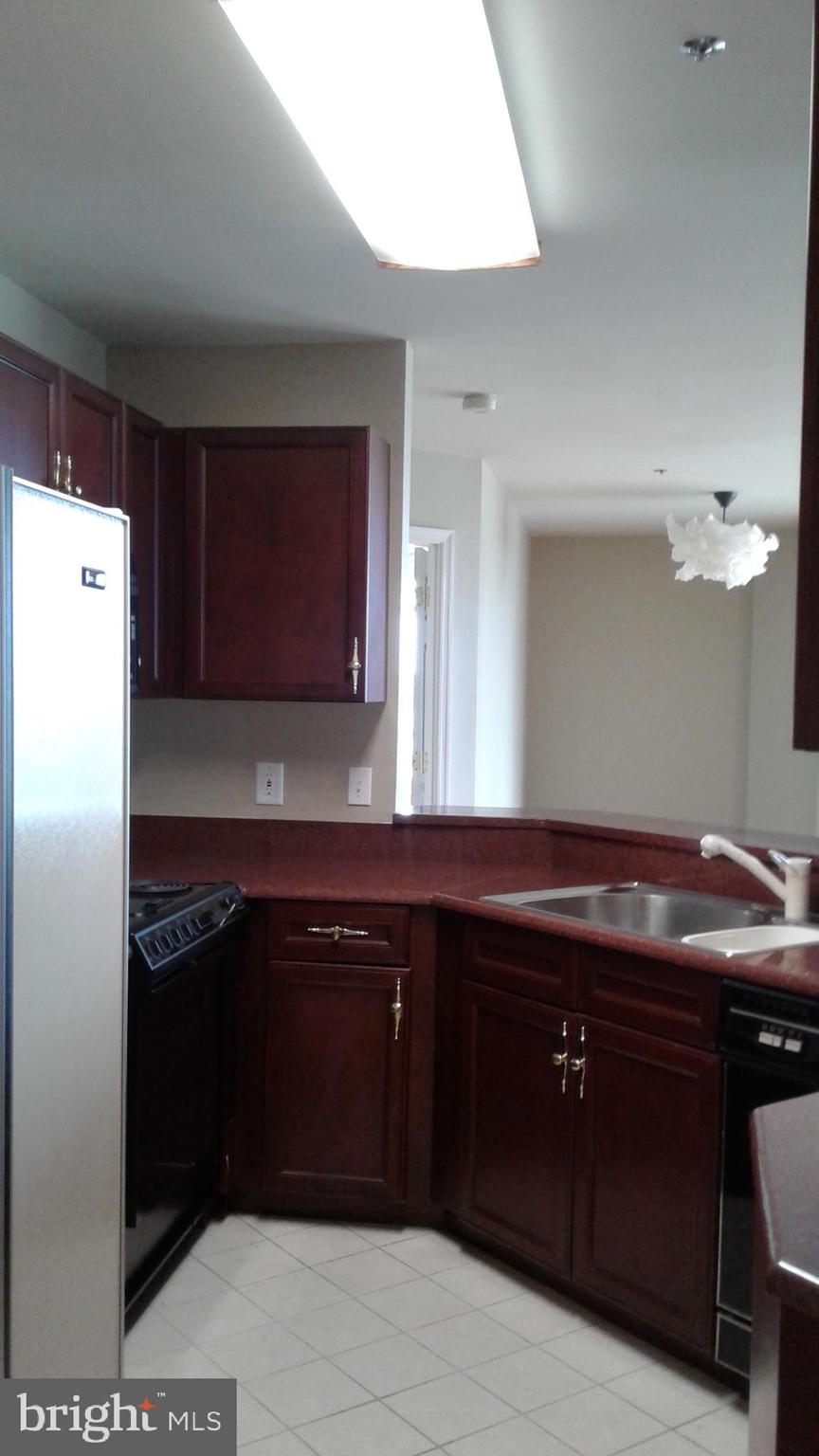 100 HARBORVIEW DR #1113