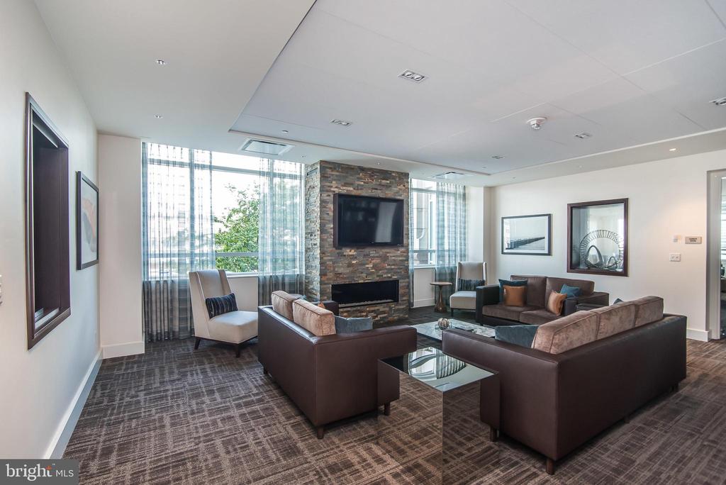 100 HARBORVIEW DR #1113