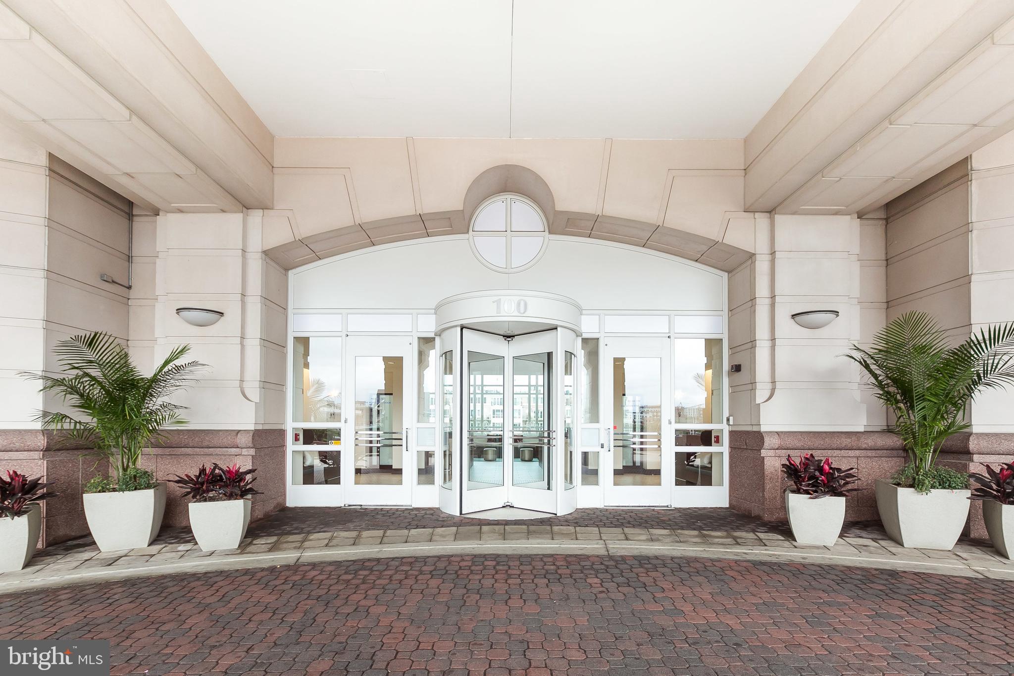 100 HARBORVIEW DR #1113