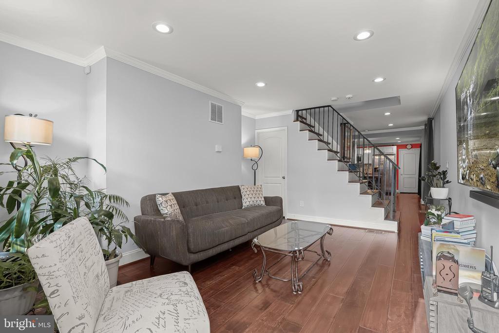 304 S Mount St