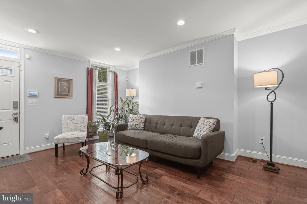 304 S Mount St