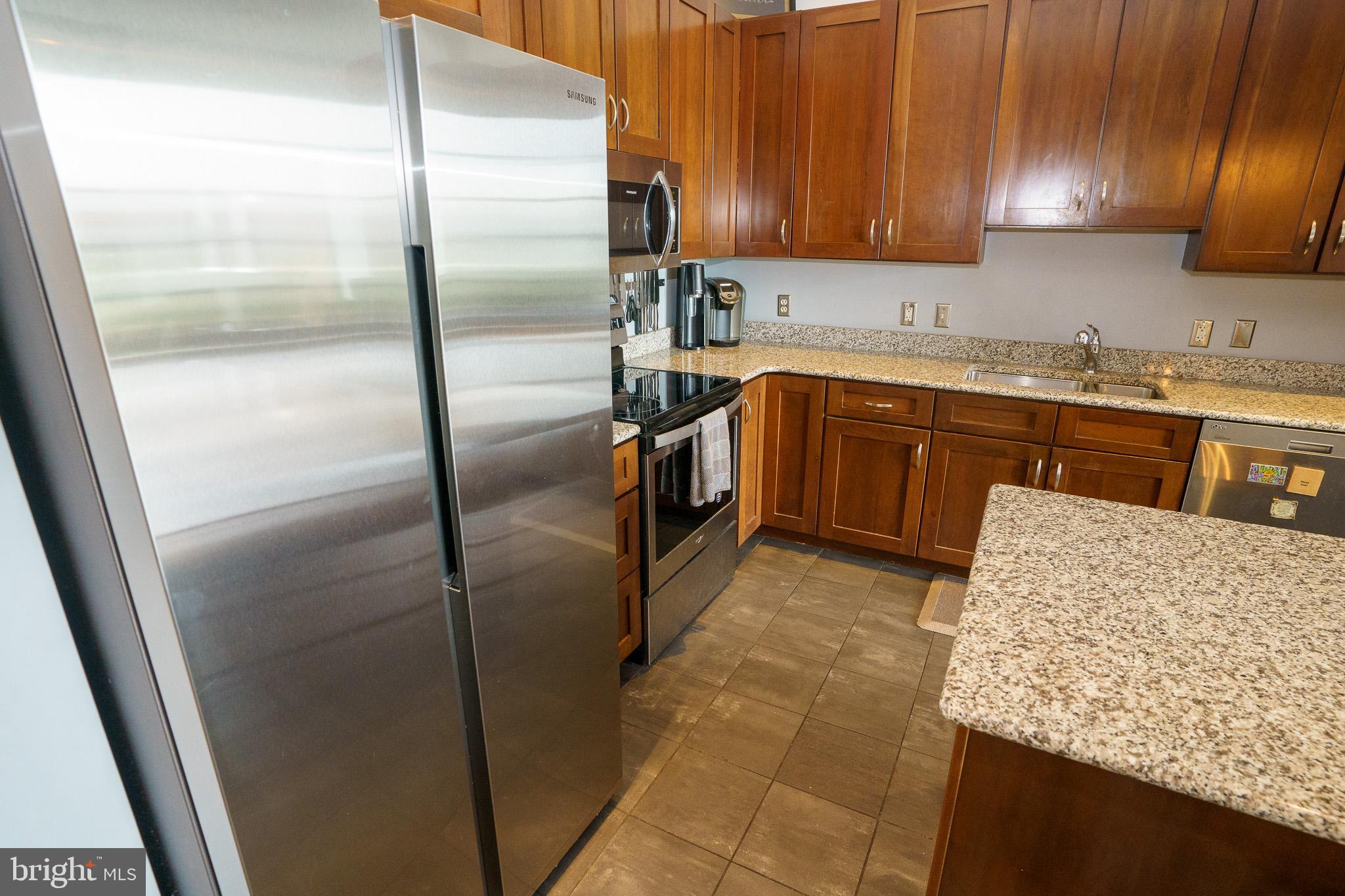 2772 LIGHTHOUSE PT E #402