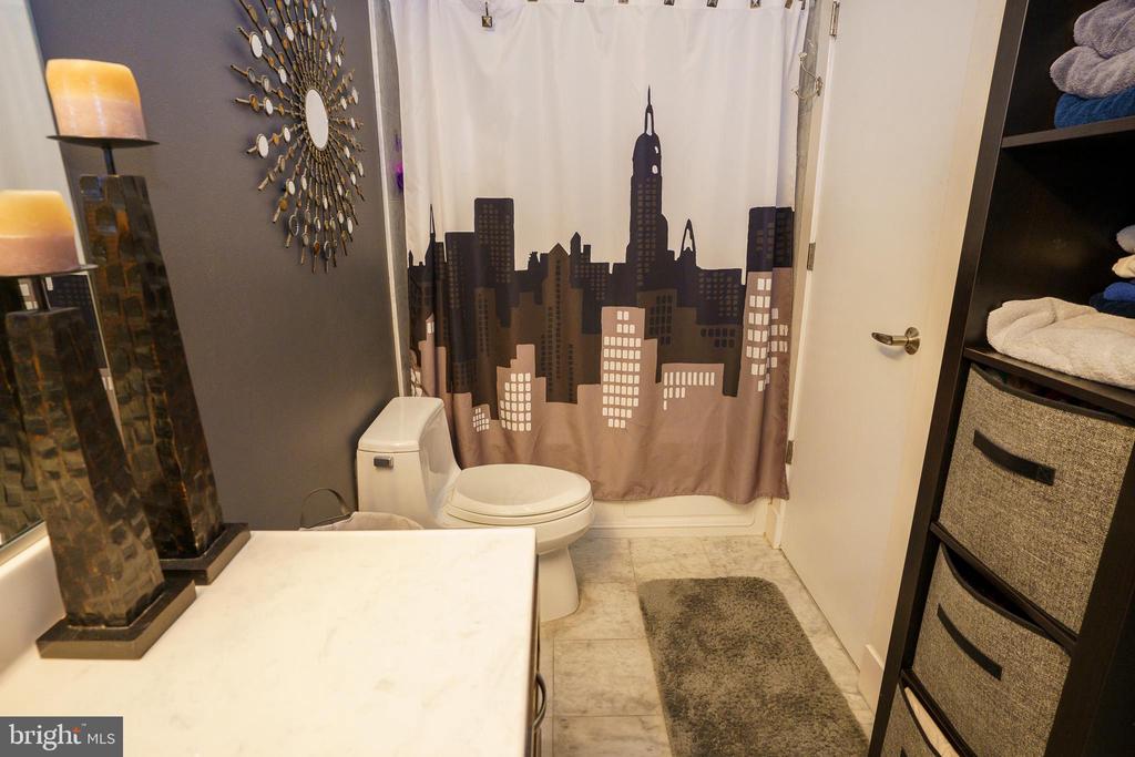 2772 LIGHTHOUSE PT E #402
