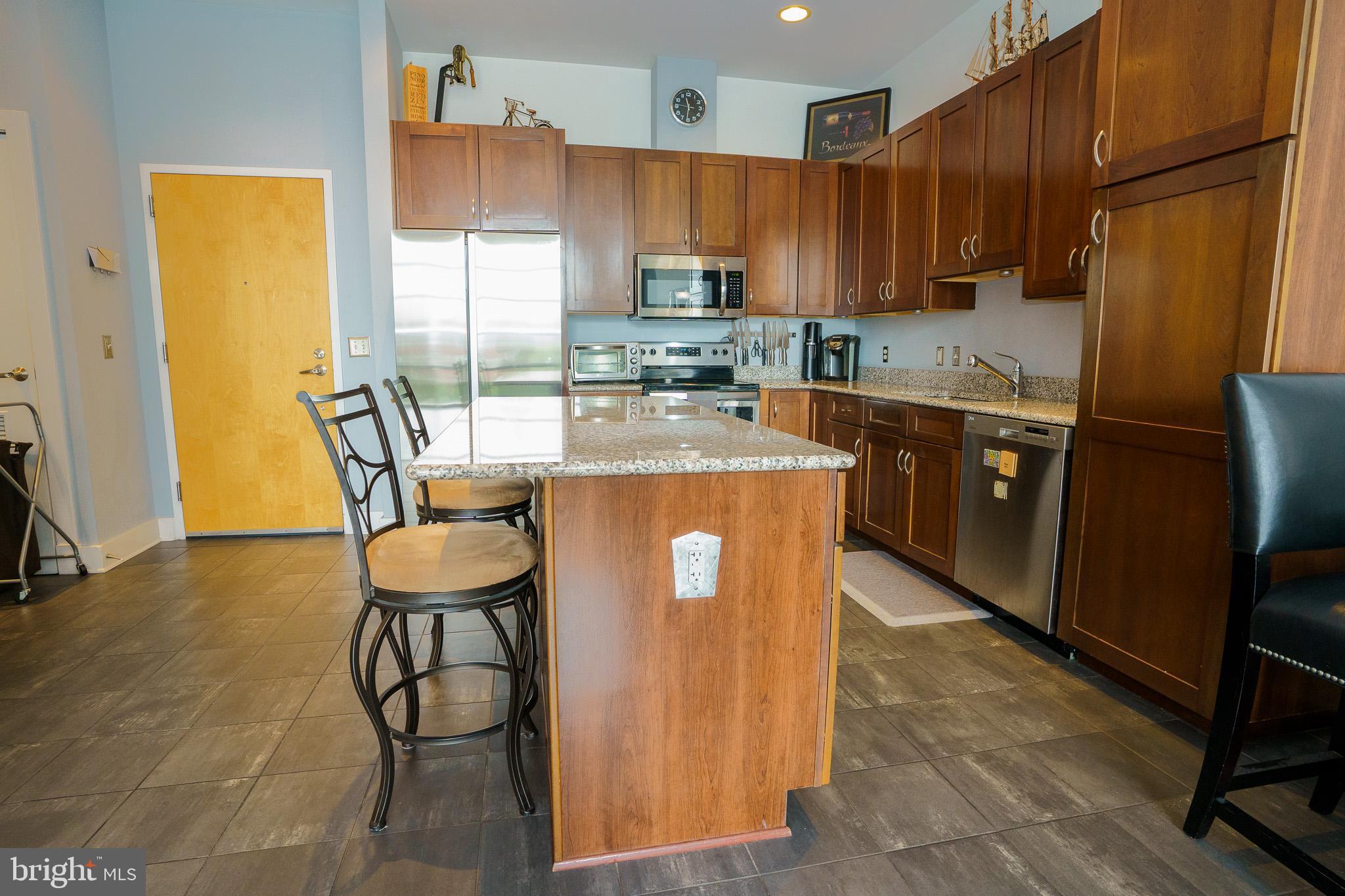 2772 LIGHTHOUSE PT E #402