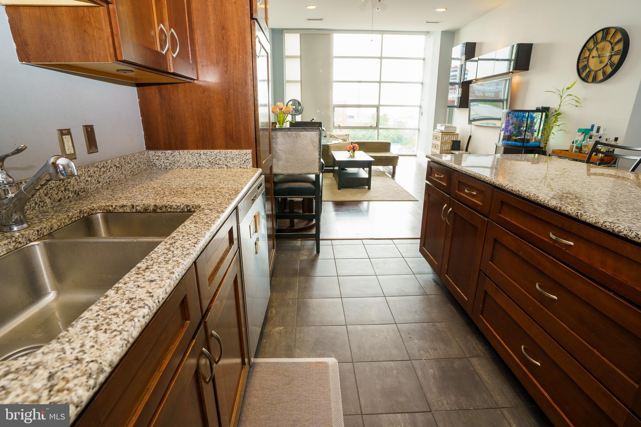 2772 LIGHTHOUSE PT E #402