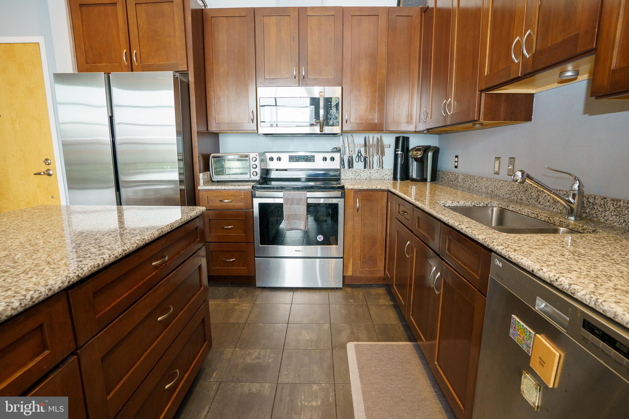 2772 LIGHTHOUSE PT E #402