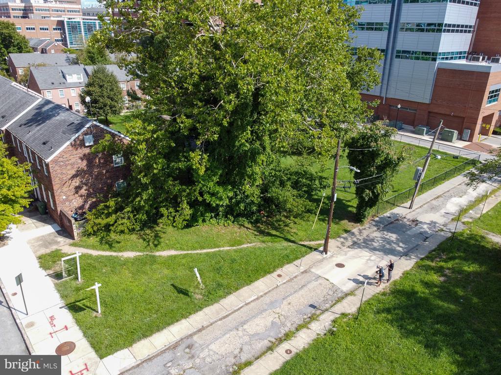 923 W Fayette St