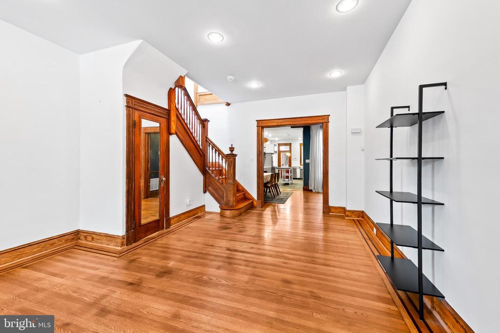 3006 Abell Ave