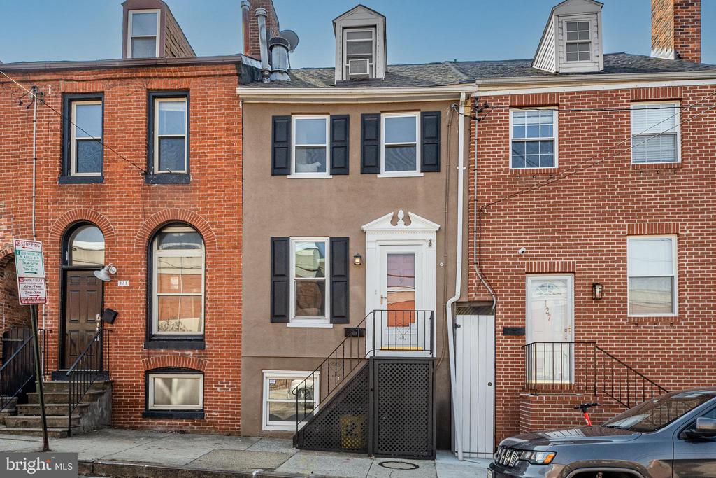 129 E Cross St