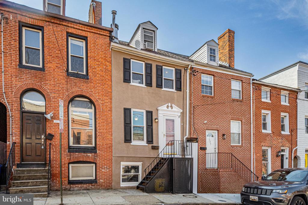 129 E Cross St