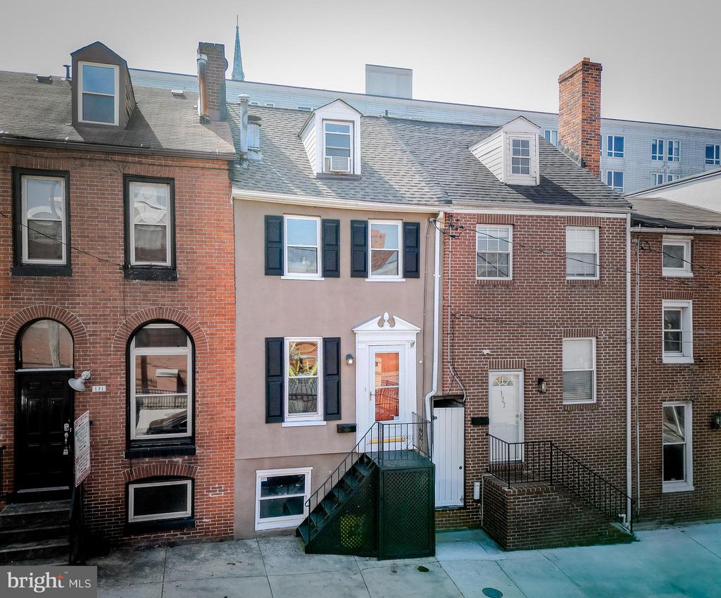 129 E Cross St