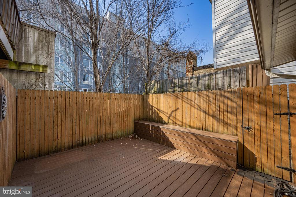 129 E Cross St