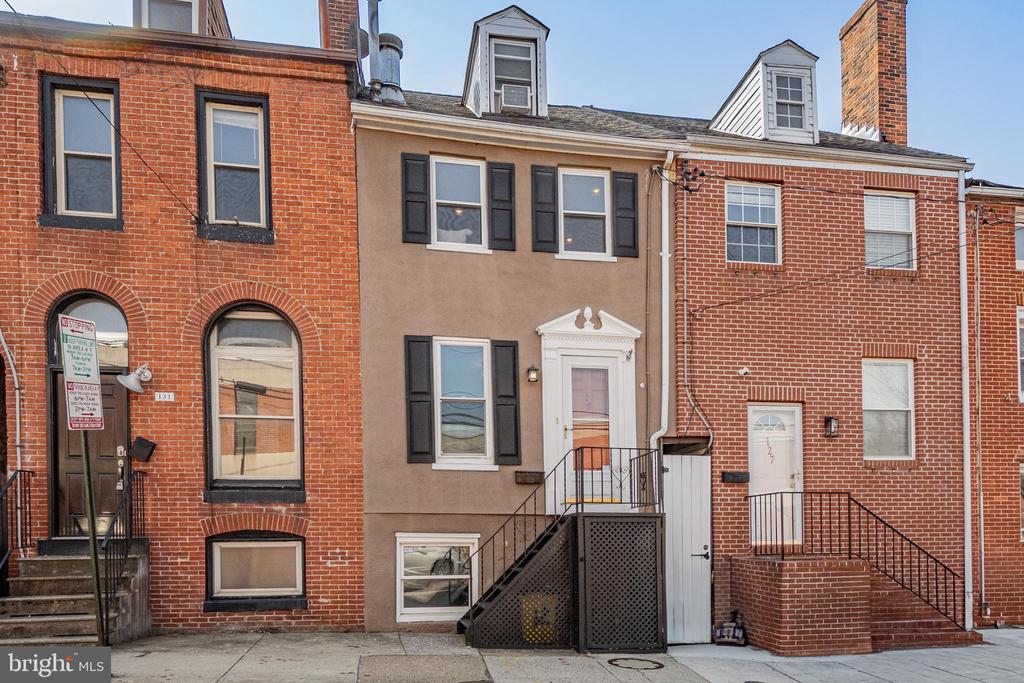 129 E Cross St