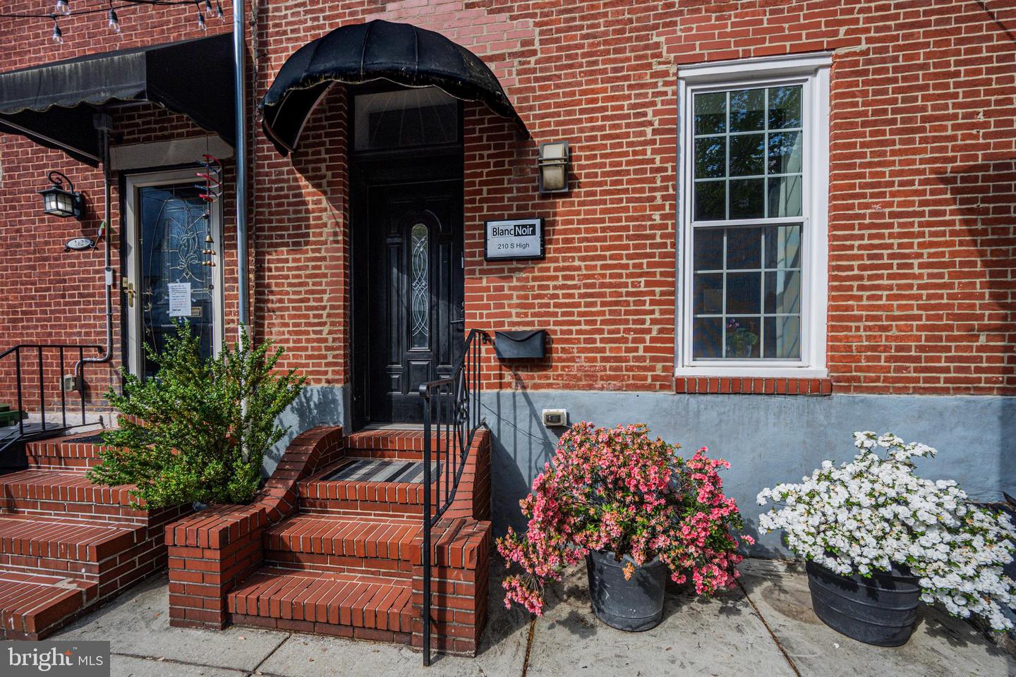 210 S High St