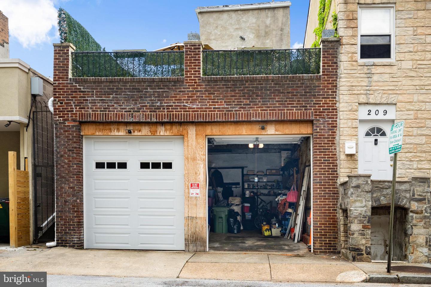 210 S High St
