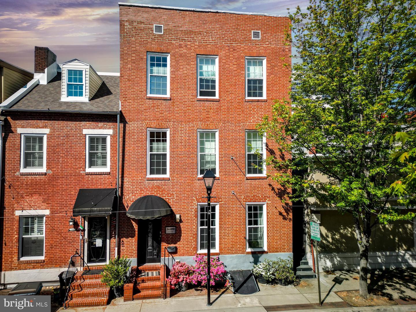 210 S High St